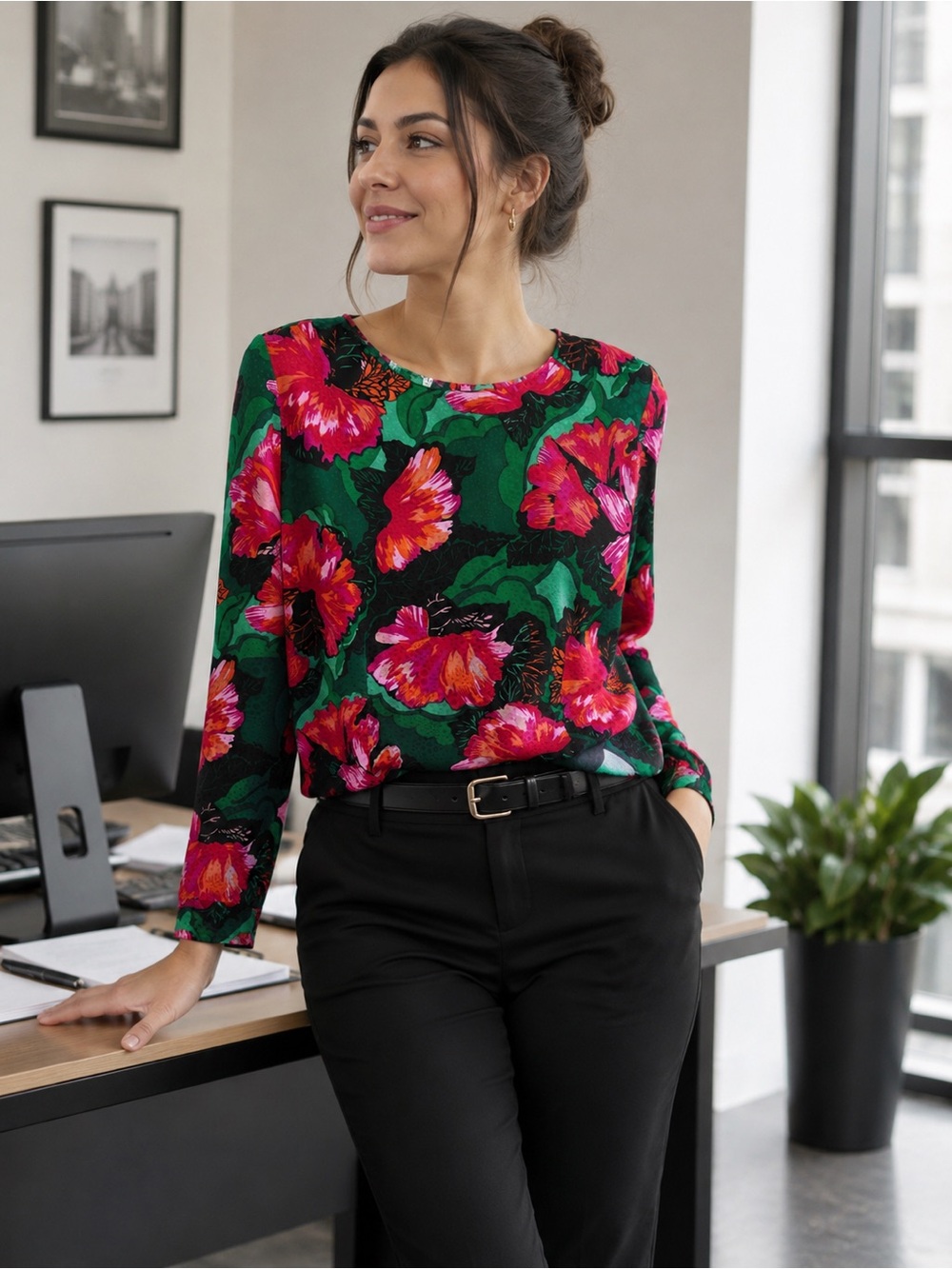 Vintage Evan Picone Green and Pink Floral Long-Sleeve Crewneck Top in SILK